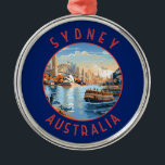 Sydney Australia Retro Distressed Circle Ornament Aus Metall<br><div class="desc">Sydney Retro Vektor Reise Design. Sydney,  die Hauptstadt von New South Wales und eine der größten Städte Australiens,  ist bekannt für seine Hafenpromenade Sydney Opera House,  mit einem unverwechselbaren Segeldesign.</div>
