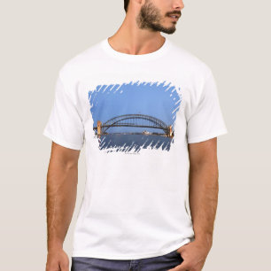 Sydney-Hafen-Brücke und Opernhaus an der Dämmeru T-Shirt