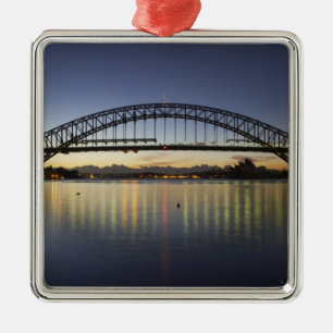 Sydney Harbour Bridge und Sydney Opera House bei Silbernes Ornament