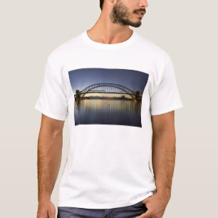 Sydney Harbour Bridge und Sydney Opera House bei T-Shirt