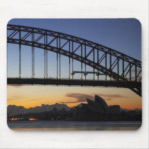 Sydney Harbour Bridge und Sydney Opera House um 2 Mousepad