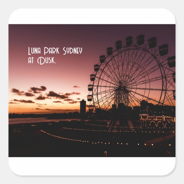 Sydneys berühmter Luna Park bei Dämmerung Quadratischer Aufkleber (Vorderseite)