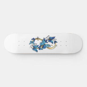 Symbol Unendlichkeit von blauen Morpho-Schmetterli Skateboard