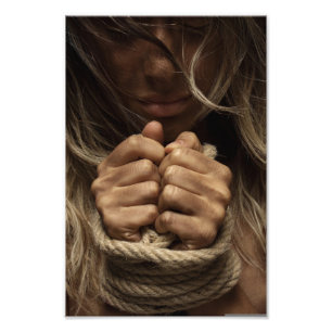 Symbolisches Kunstportrait der Frau mit BoundHand Fotodruck