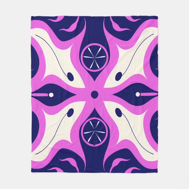 Symmetrical Abstract Pattern in Purple and White Fleecedecke (Vorderseite)