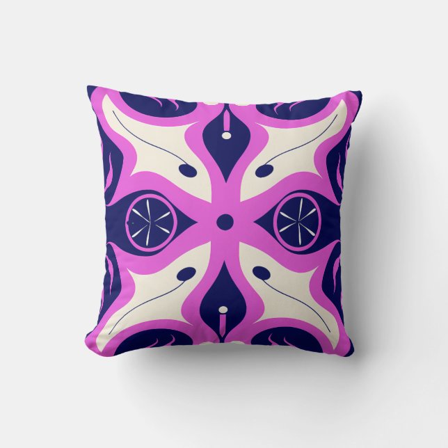 Symmetrical Abstract Pattern in Purple and White Kissen (Vorderseite)