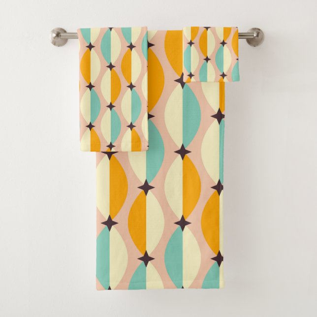 Symmetrical retro pattern with interlocking teal badhandtuch set (Insitu)