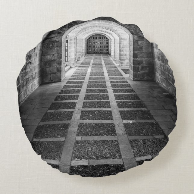 Symmetrie in Schwarz/Weiß Rundes Kissen (Rückseite)