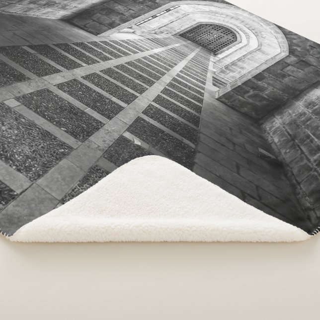 Symmetrie in Schwarz/Weiß Sherpadecke (3/4)