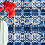 symmetrisch geometrisch blau und weiß Verziert Fliese<br><div class="desc">Schönes elegantes Dekorfliesendesign mit symmetrischem geometrischem Muster aus blau-weißen Ornamenten.</div>