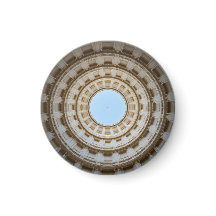 Symmetrische Worm-Augen-Ansicht eines großen Doms