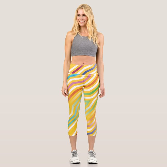 Symmetrischer diagonaler Streifen Hintergrund 3 Capri Leggings (Vorderseite)