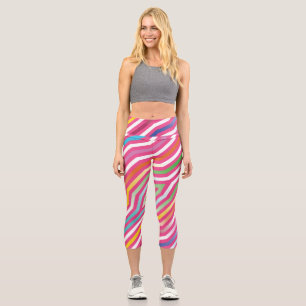 Symmetrischer diagonaler Streifen Hintergrund 4 Capri Leggings
