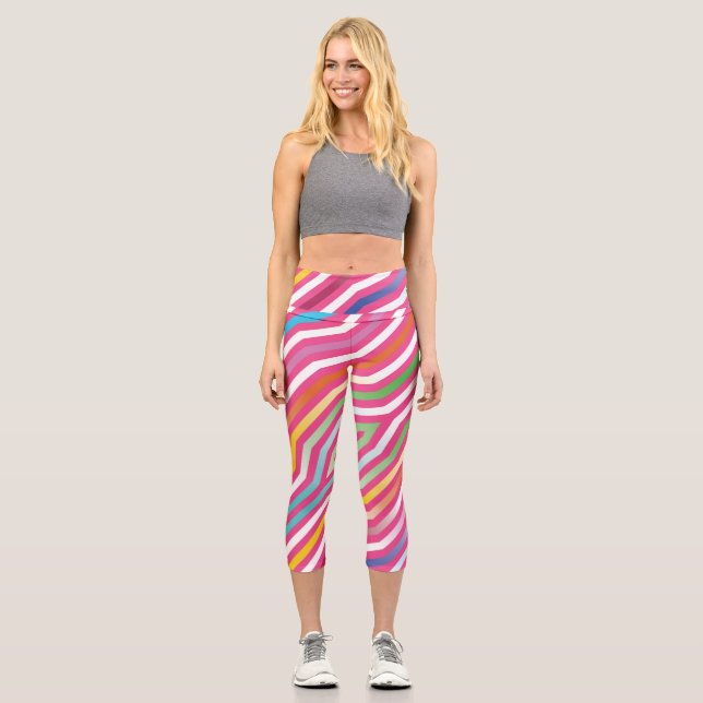 Symmetrischer diagonaler Streifen Hintergrund 4 Capri Leggings (Vorderseite)