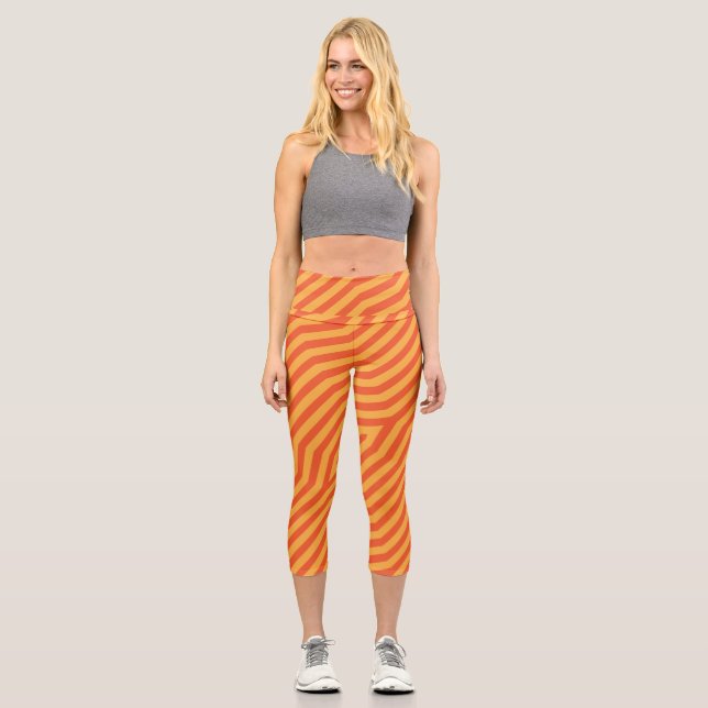 Symmetrischer diagonaler Streifen Hintergrund 8 Capri Leggings (Vorderseite)