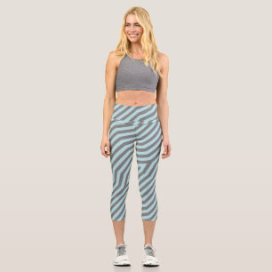 Symmetrischer diagonaler Streifen Hintergrund 9 Capri Leggings