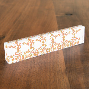Symmetrisches Blumenmuster mit orangefarbenen Moti Namensplakette