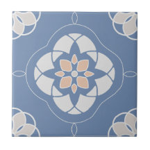 Symmetrisches Orange-Blume getechtes Muster auf bl