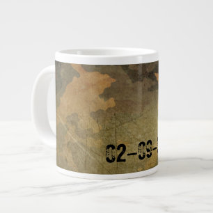 Symmetrisches ramponiertes grünes olivbraunes Tarn Jumbo-Tasse