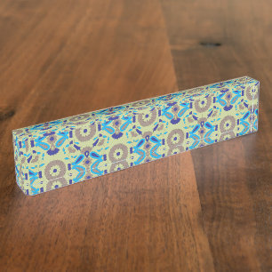 symmetrisches Textildesign mit blau und oder Namensplakette