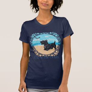 Sympathischer Schottischer Terrier am Strand T-Shirt