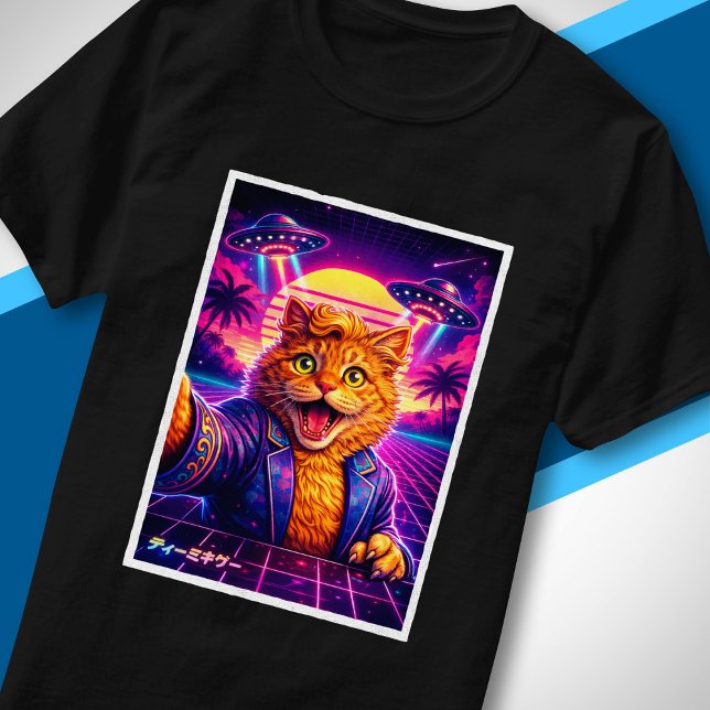 Synthwave-UFO-Katzenporträt 80er Retro-Futuristisc T-Shirt (Von Creator hochgeladen)