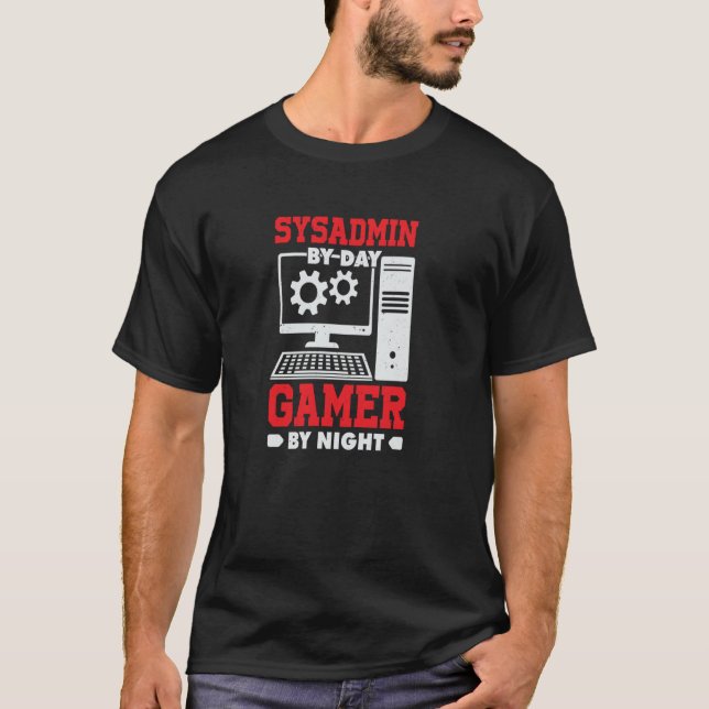 Sysadmin by Day Gamer by Night T-Shirt (Vorderseite)