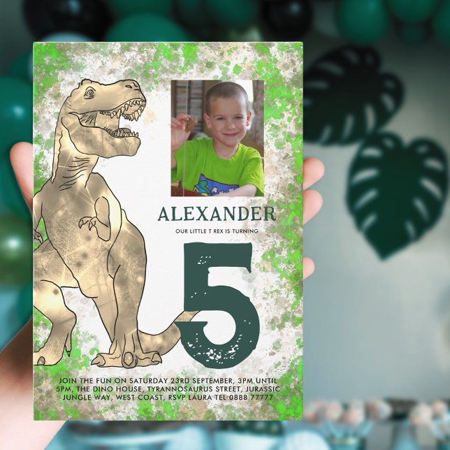 T-Rex Dinosaur 5. Geburtstagsparty Einladung (T-Rex dinosaur 5th birthday party invitation with phot template & watercolor splash Jurassic jungle)