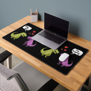 T-Rex Dinosaur Couple Hug Me Valentinstag Funny Schreibtischunterlage