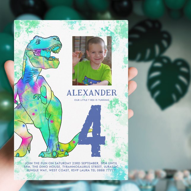 T-Rex Dinosaur Geburtstagspartei Haushalt Einladungspostkarte (T-rex dinosaur birthday party invitation with photo template and colorful watercolor T-Rex dino )