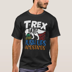 T Rex hasst viel Dino Gear für Kinder T-Shirt