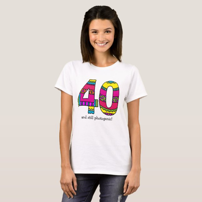 T-Shirt "40" für Frauen und immer noch fotogen (Vorne ganz)