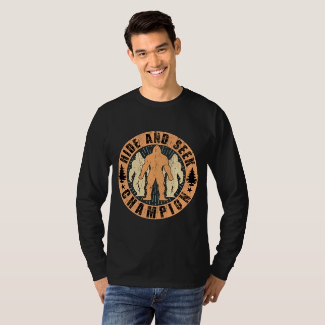 T - Shirt Bigfoot  verstecken und suchen  Funny ma (Vorne ganz)