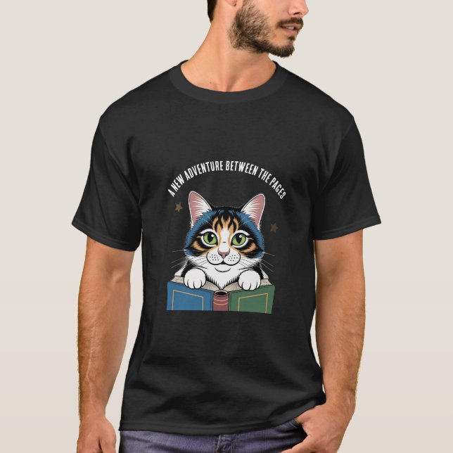 T- shirt - Cute Cat Opening a Book (Vorderseite)