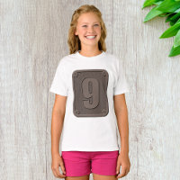 T - Shirt der Metallnummer neun Mädchen
