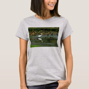 T - Shirt der Reflektion des weißen Egrets