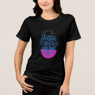 T-Shirt „Follow More Dreams“ Inspirierende Motiv Tri-Blend Shirt
