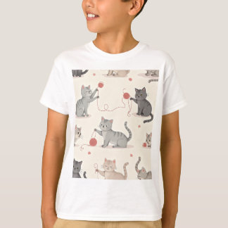 T - Shirt (Katzen-Muster mit spielerischen Katzen)