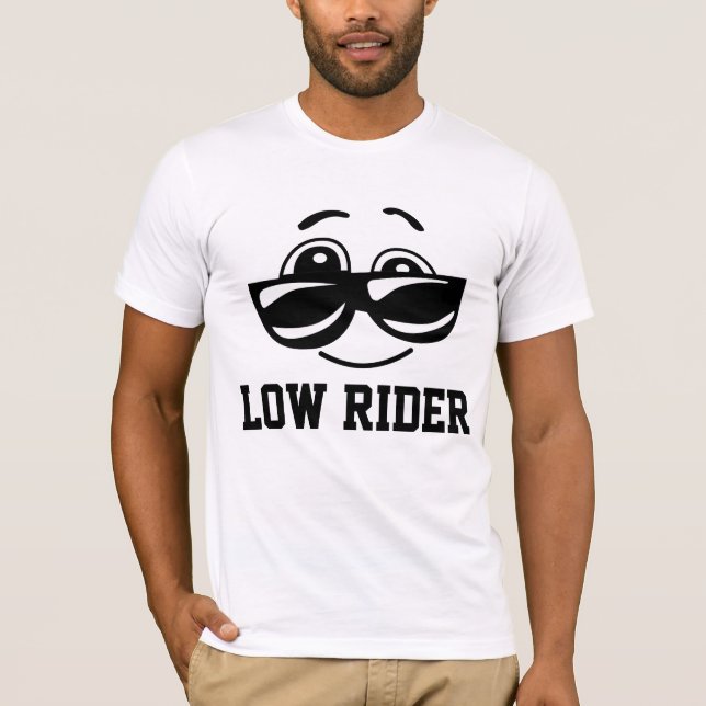 T - SHIRT MIT GERINGEM RICHTER (Vorderseite)