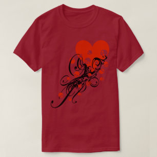 T-Shirt mit Herzen, Totenköpfen und Schnörkeln
