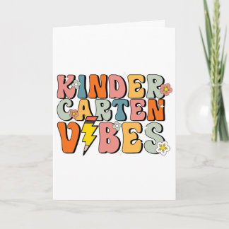 T-Shirt mit Kindergarten-Vibes Retro Groovy Cute C Karte