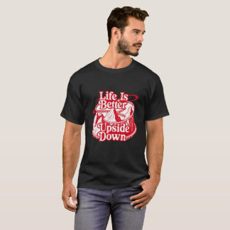 T-Shirt mit Life Is Better Upside Down-Typografie
