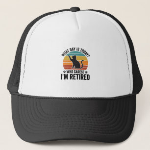 T-Shirt mit lustigem Zitat über eine pensionierte Truckerkappe
