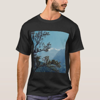 T-Shirt mit schneebedeckten Gipfeln
