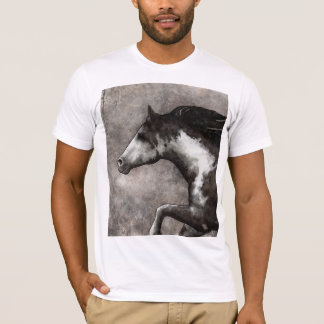 T - Shirt mit ungezügeltem Überdruckdruck.