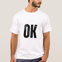 T - Shirt "Ok" für Schwarz-Weiß-Typografie