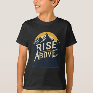 "T - Shirt über den Kindern erheben mit Mountain S
