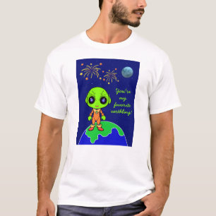 T - Shirt von Männern mit Alien und Feuerwerken vo