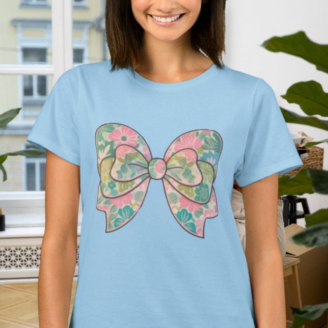 T-Shirt with Floral Bow - Boho Chic Style, Casual  (Von Creator hochgeladen)