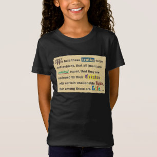 T-Shirts für Mädchen mit einer Erklärung.